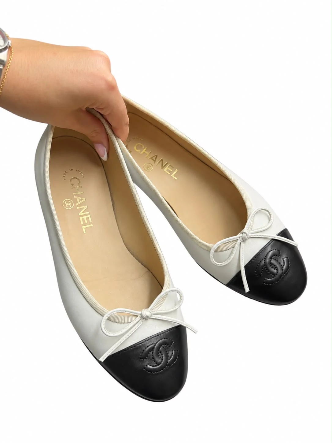CHANEL – Two-Tone CC Ballet Flats – White & Black