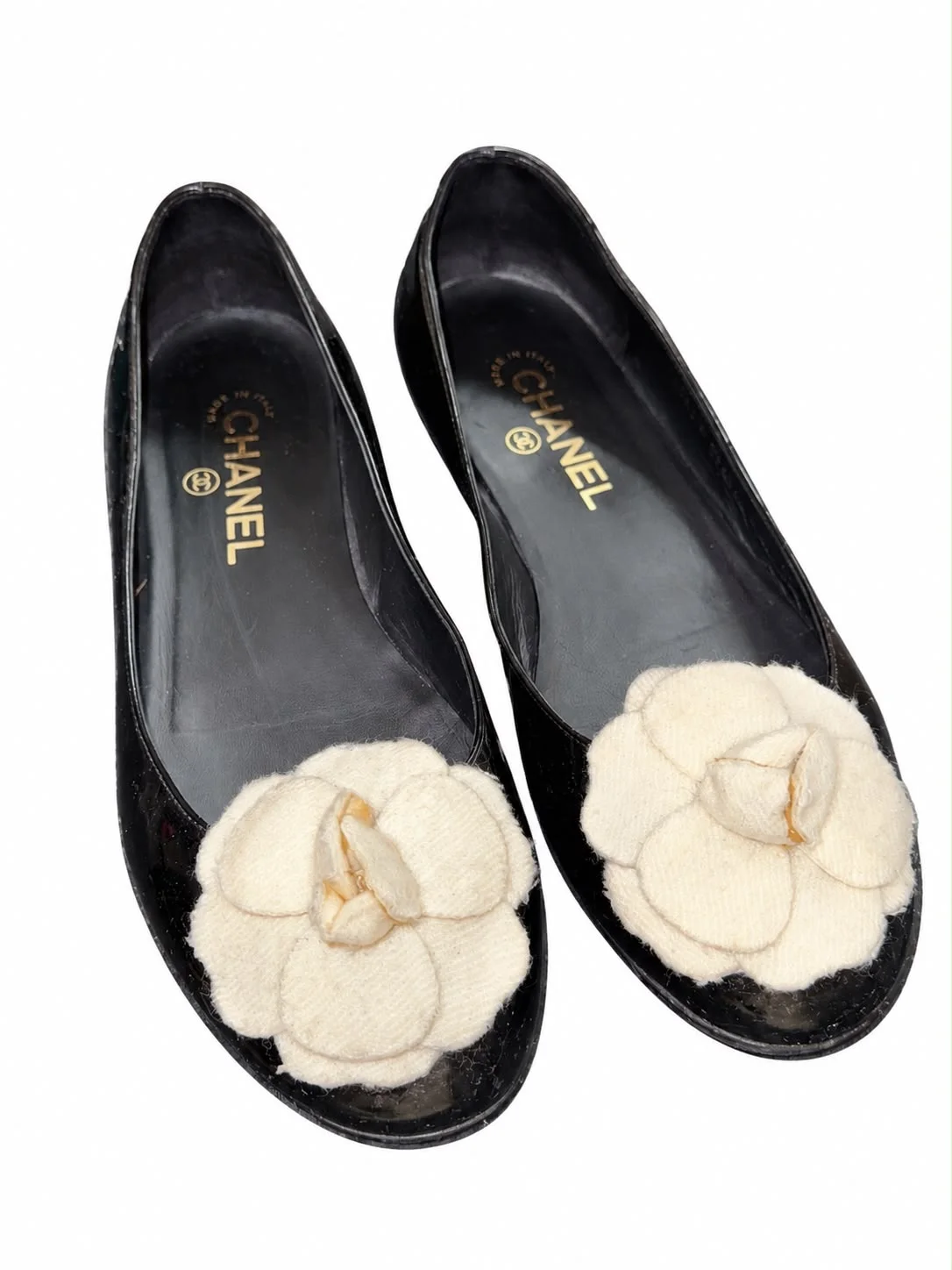 CHANEL Vintage – Black Patent Leather Camellia Ballet Flats